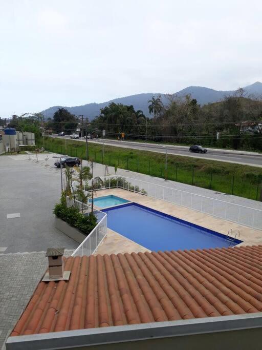Apto Em Ubatuba Divisa Com A Praia De Itagua E Facil Acesso As Praias Fica Ao Lado Do Atacado Tenda Da Rodovia Rio Santos エクステリア 写真